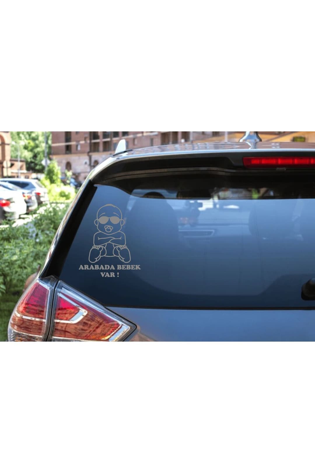 Arabada Bebek Var Cam Sticker 15x17,6 Cm